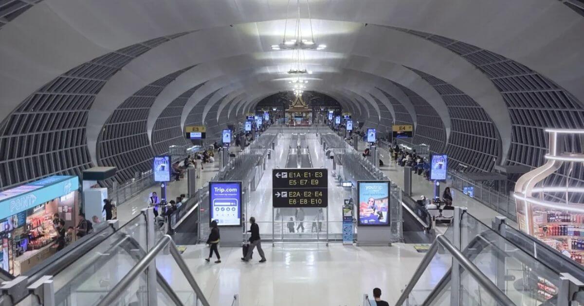 曼谷機場現代化航廈走廊