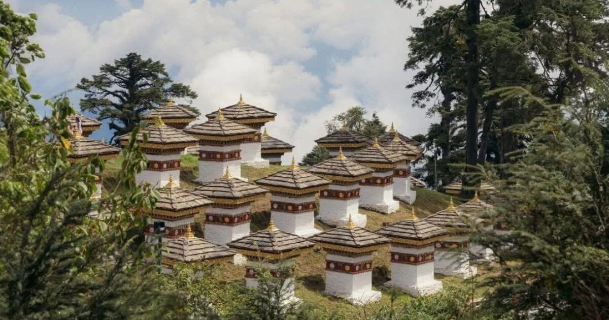 不丹杜楚拉山口108佛塔