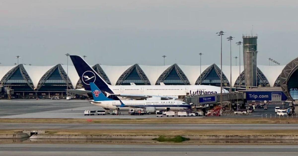 曼谷素萬那普機場停機坪與航空公司客機